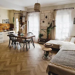 Appartement Lunaria Annua Centre-historique Avignon, à Deux Pas Du Palais, 4-5 Personnes Wifi 