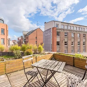 Appartement Lumineux Avec Rooftop Et Garage Prive. 